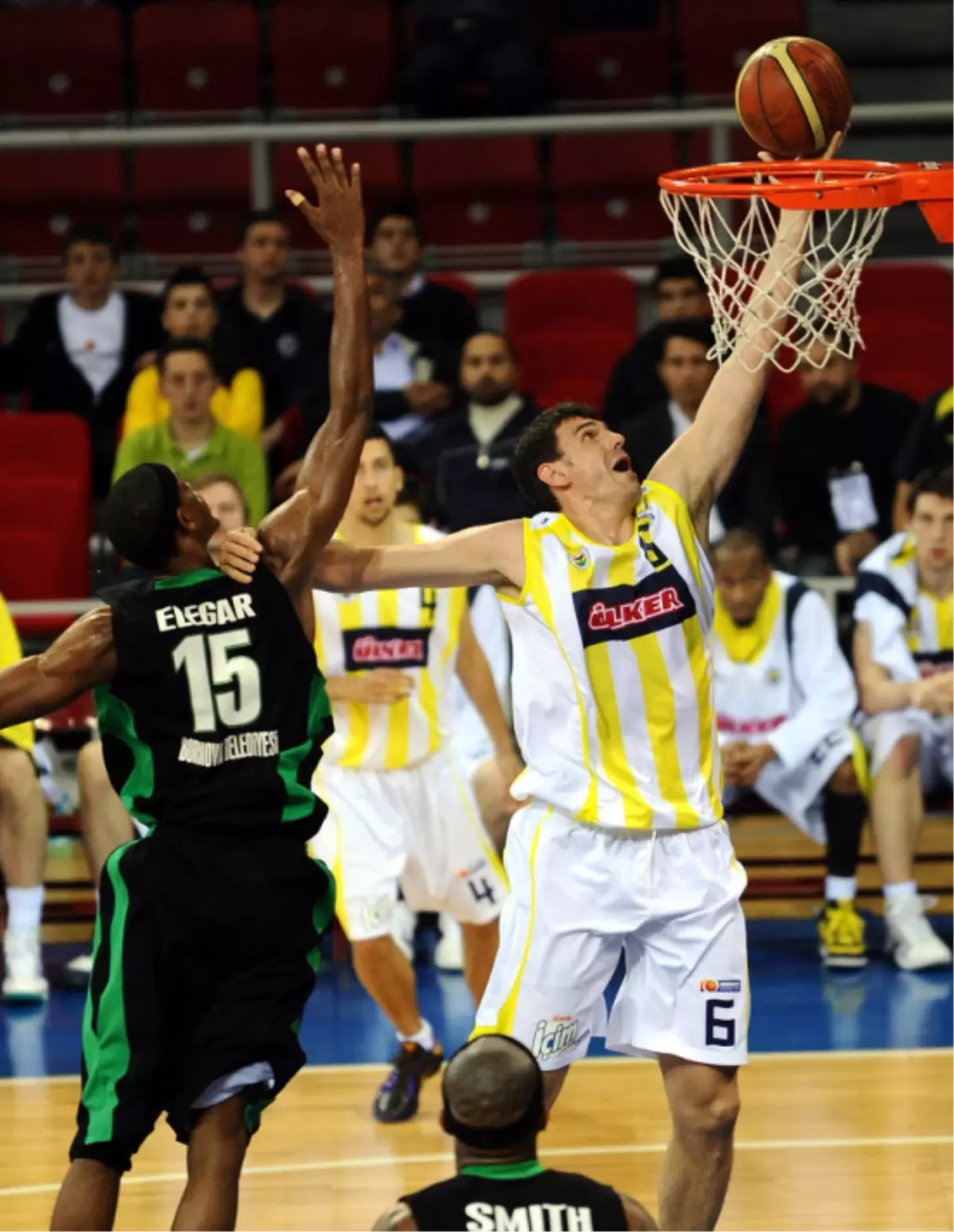 Fenerbahçe Ülker Farklı Kazandı