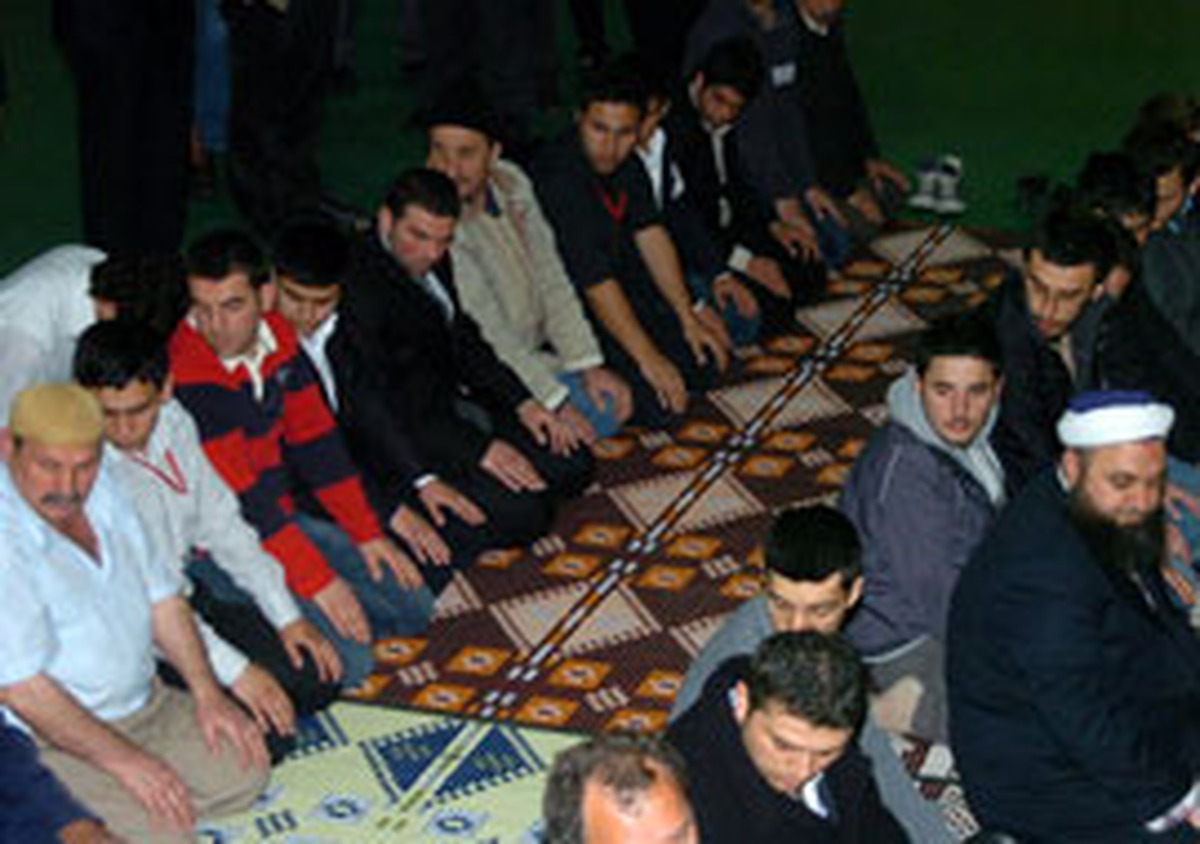 Spor Salonunda Namaz