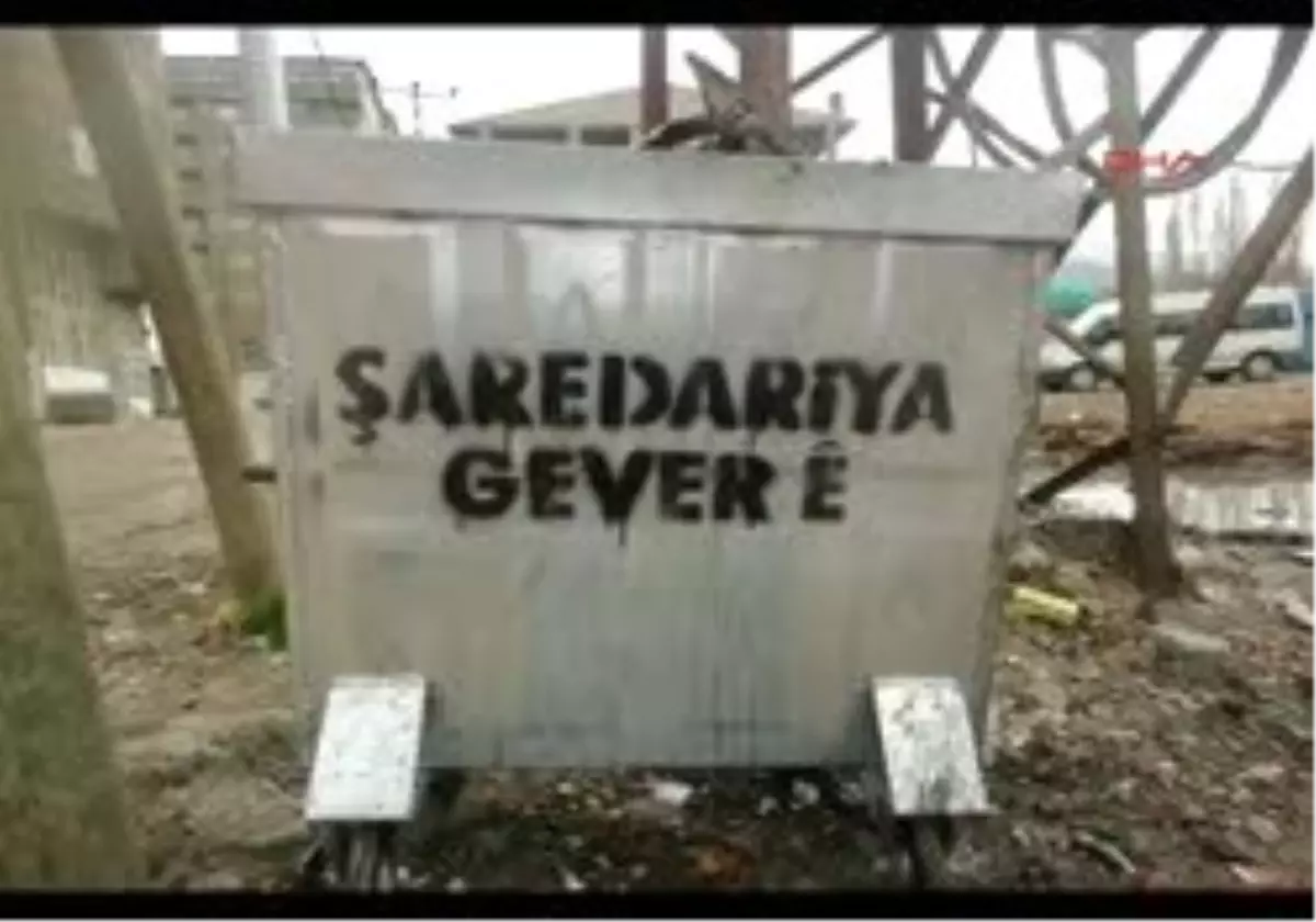 Yüksekova\'Da Kürtçe Yazılı Çöp Konteyneri