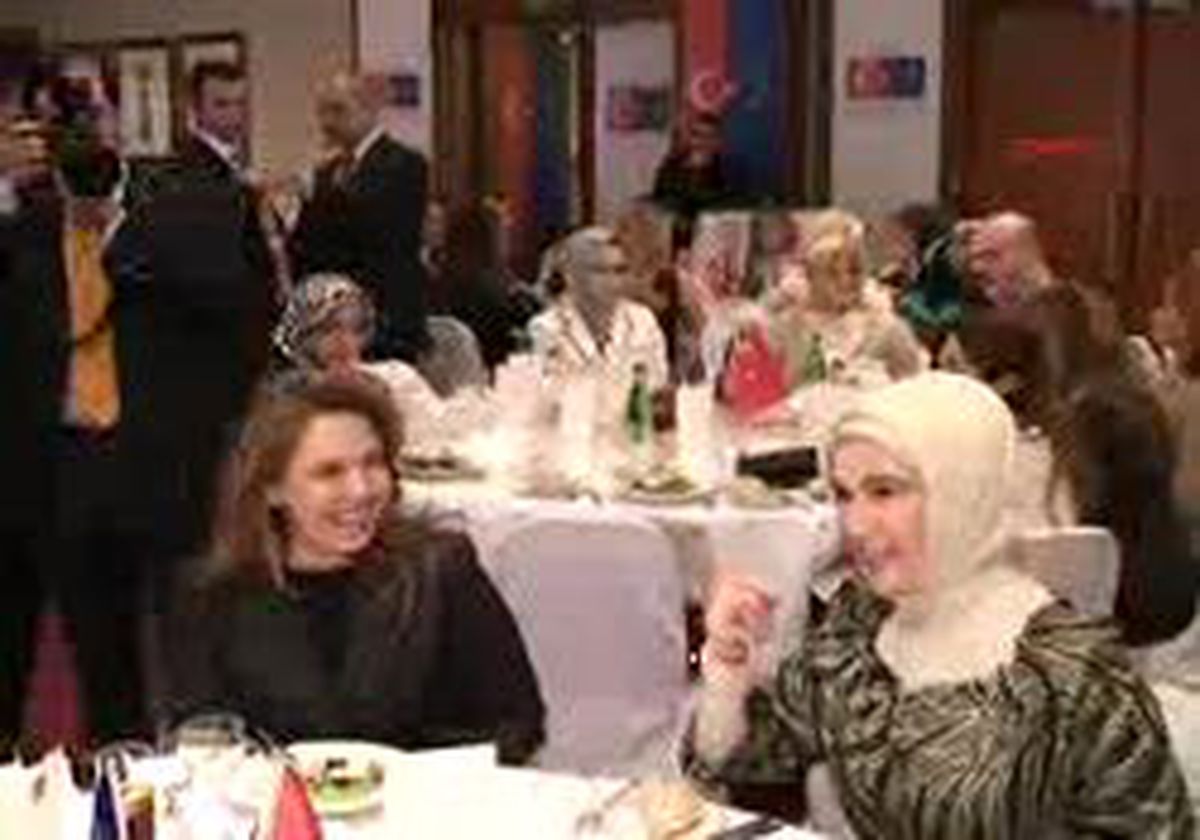 3//Emine Erdoğan: 'Bizler, Anavatandaki Kardeşleriniz, Başın