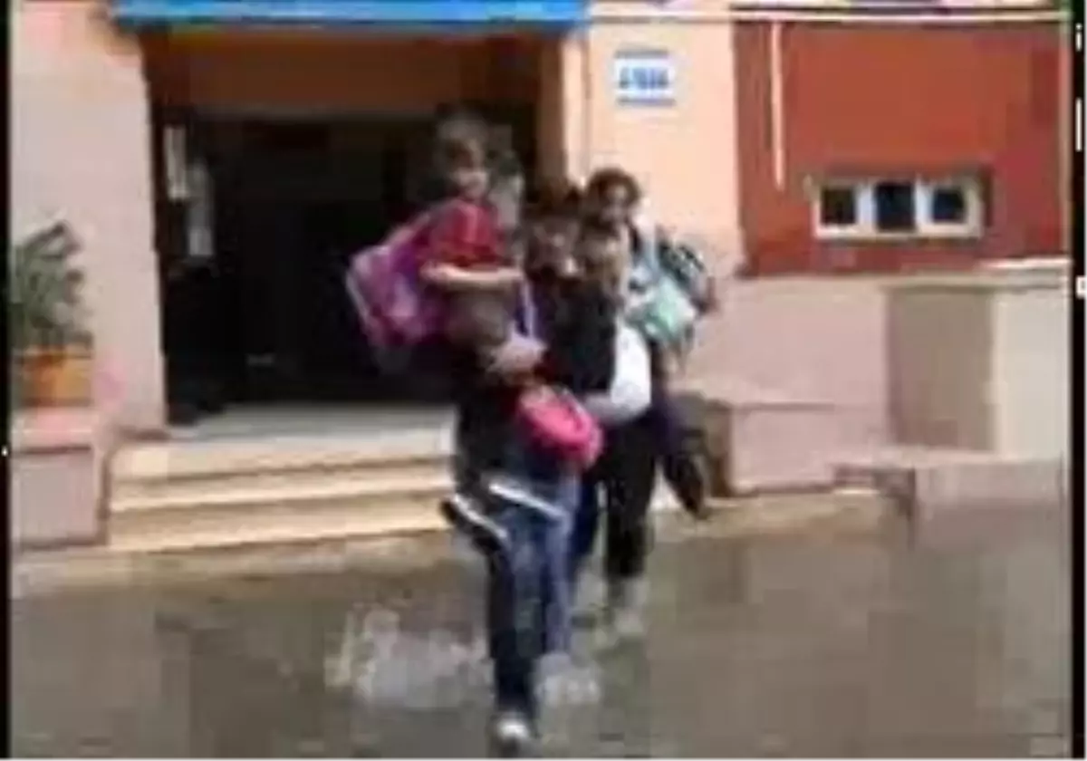 Adana - Ek G//Öğrenciler Okulda Mahsur Kaldı