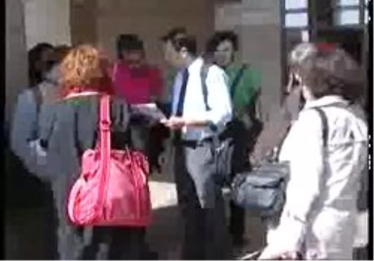 İzmir - Siyah Pembe Üçgen Kapanmadı