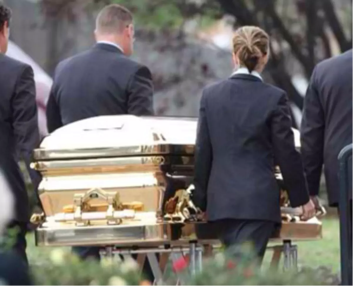 Michael Jackson Gibi Gömüldü