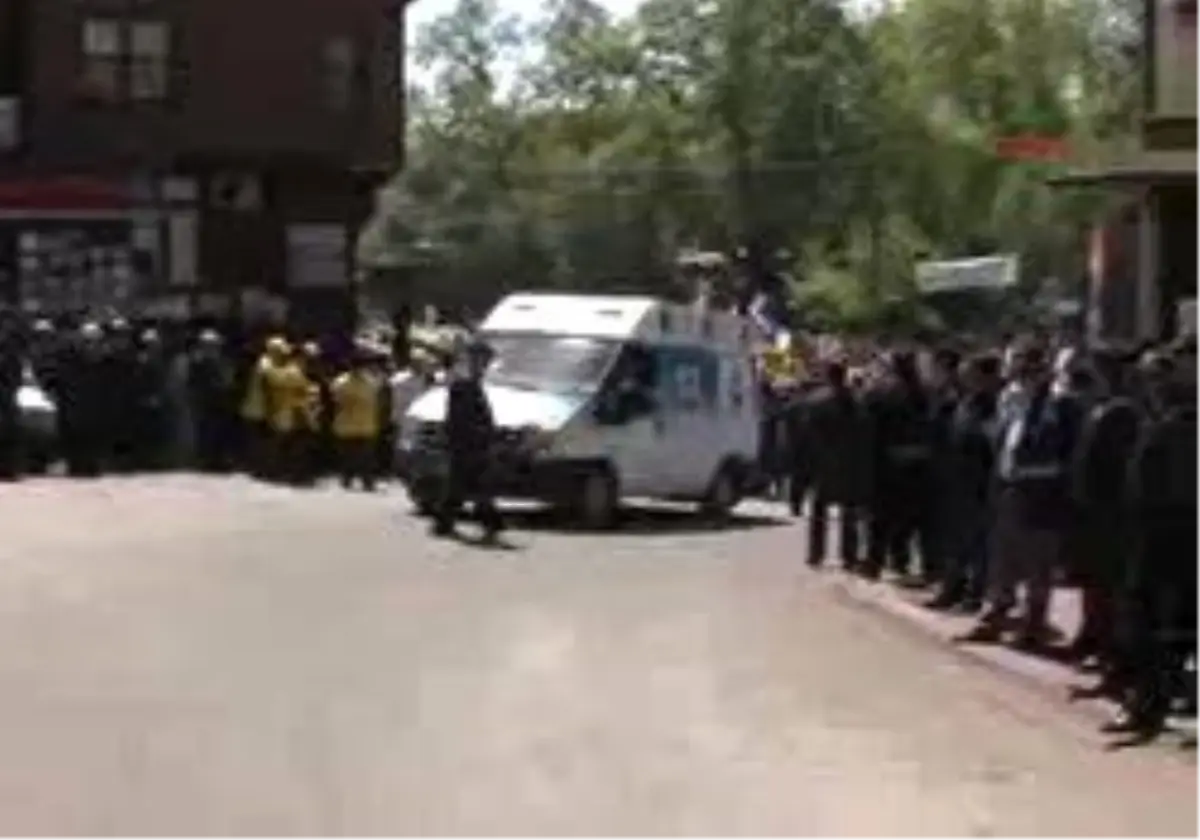 Bartın - Davullu Zurnalı Köçekli 1 Mayıs Kutlaması