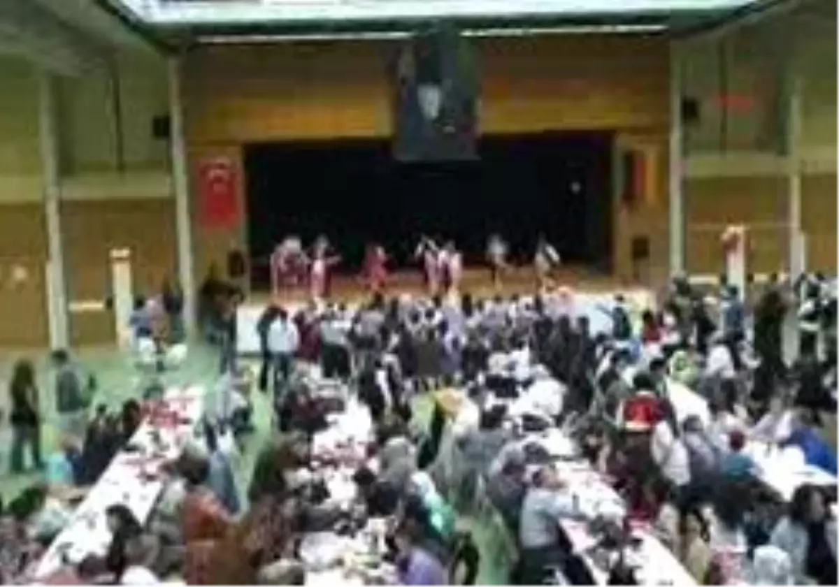 Alman Öğrencilerden Türkçe Şarkı Süprizi