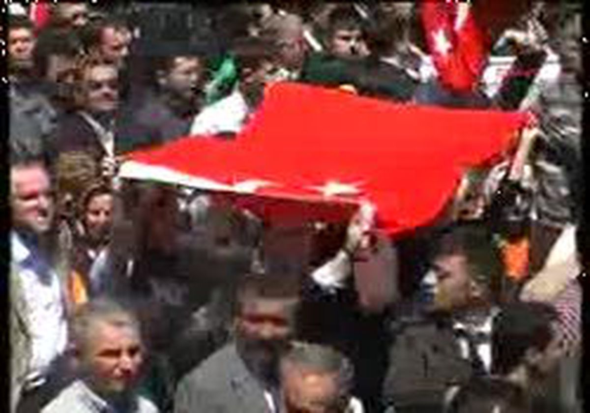 Cenaze'de Hükümet Protesto Edildi