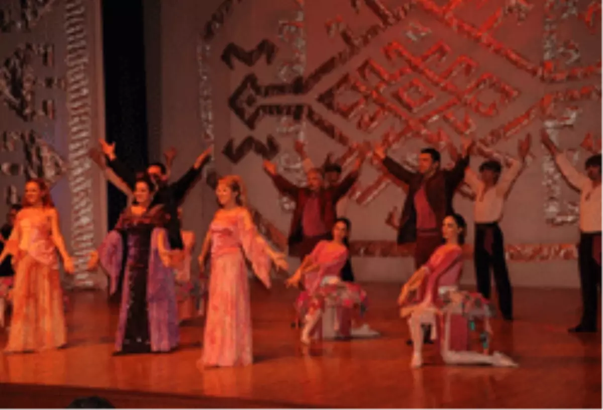 Folklorama Antalya Devlet Opera ve Balesi\'nde