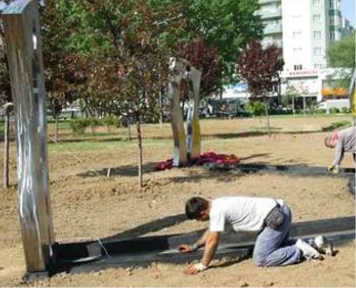 Bursa\'da \'Üç Fidan Anıtı\'na Saldırı