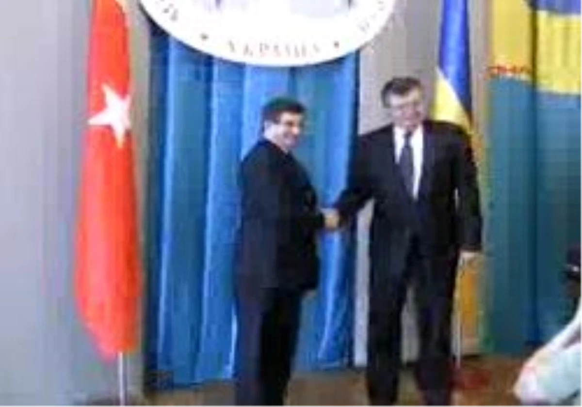 Dışişleri Bakanı Davutoğlu Ukrayna\'Da