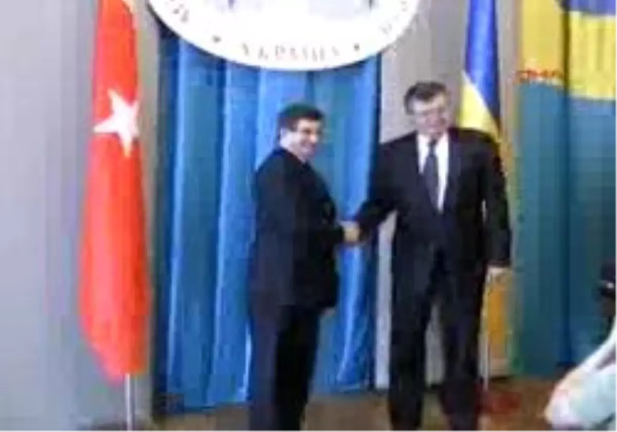 Dışişleri Bakanı Davutoğlu Ukrayna'Da