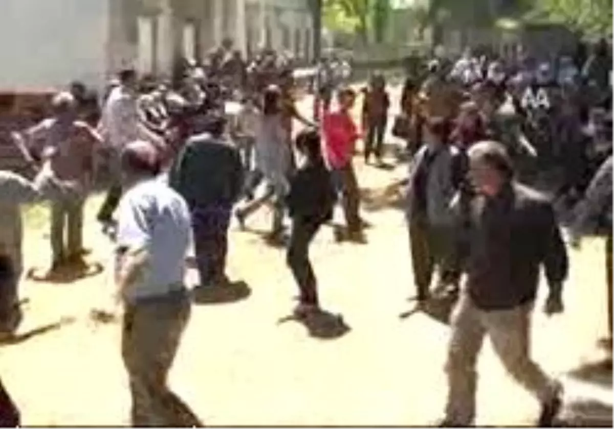 Köyüne Arazöz Bağışladı