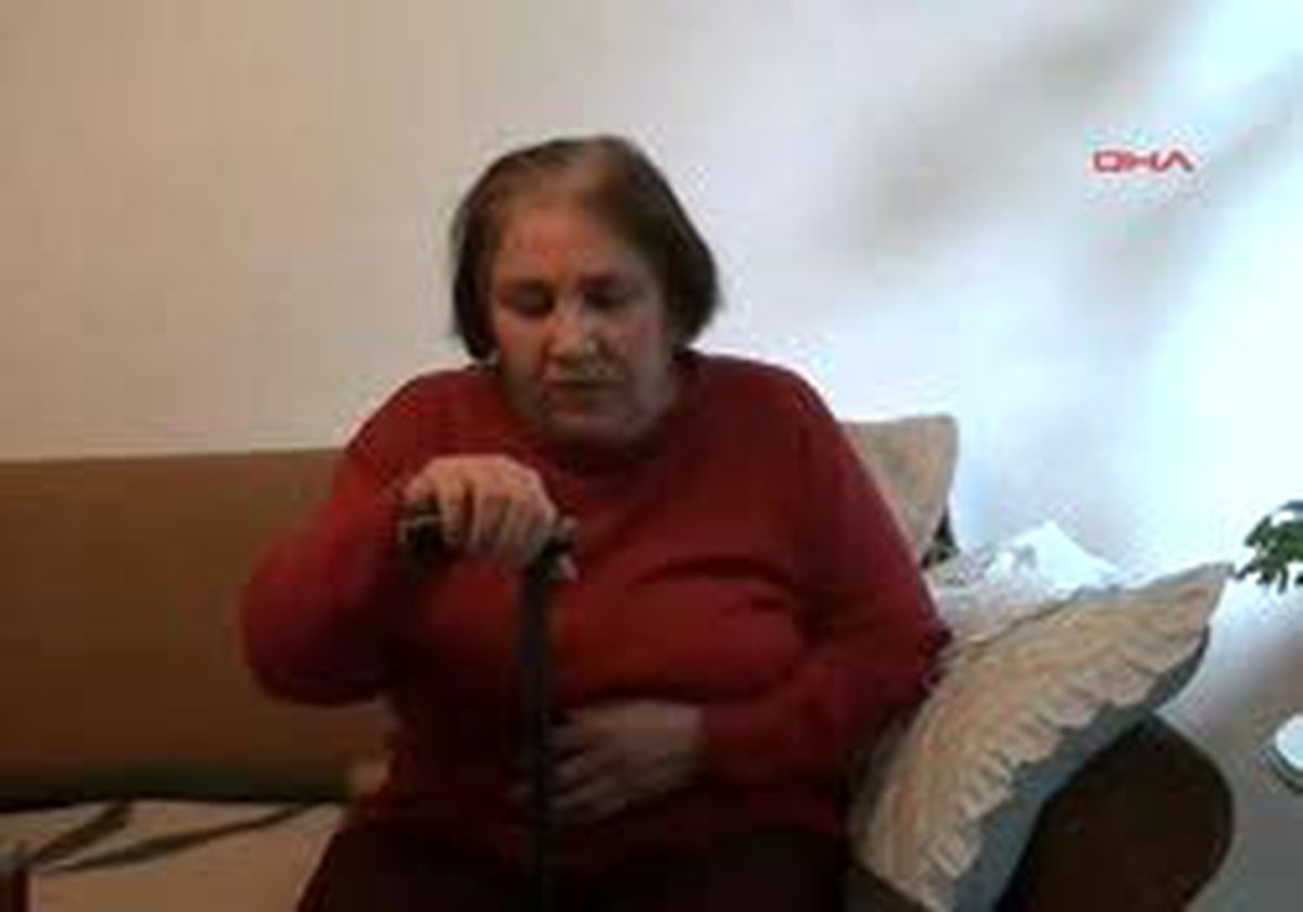 ?Yaşlı Kadına Bilet Dayağı?