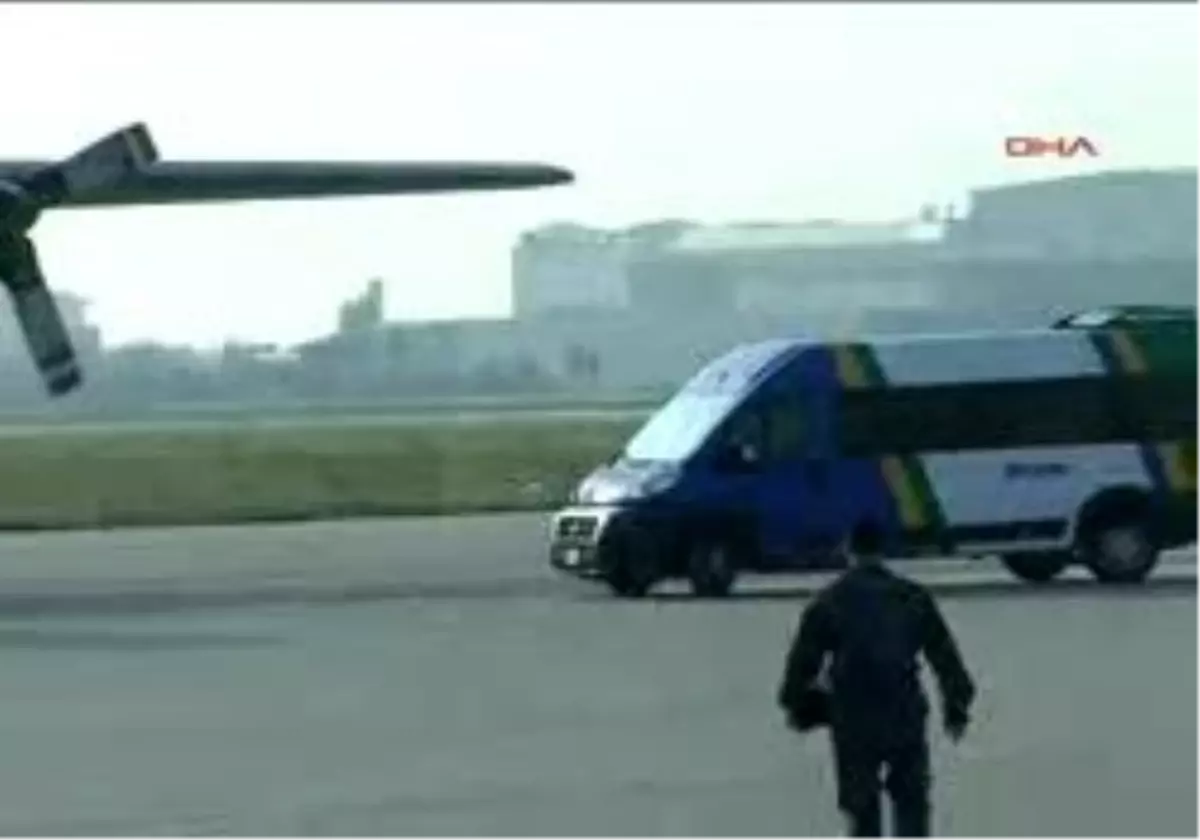 Kelepçeyle Askeri Uçağa