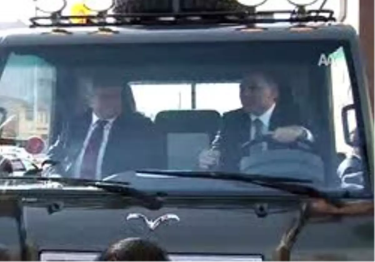 Gül Arazi Kamyonunu Inceledi