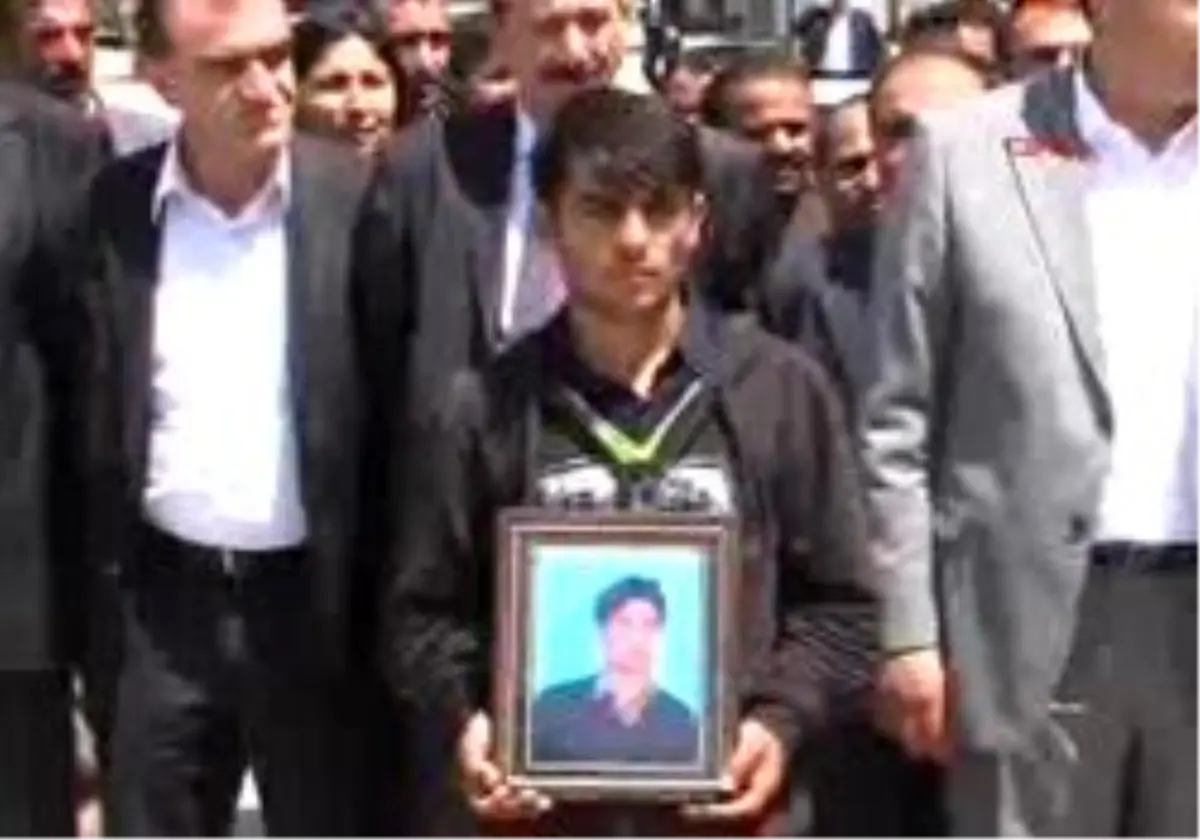 Şırnak Ta ? Dur? İhtarına Uymayan Gencin Öldürülmesine Tepki