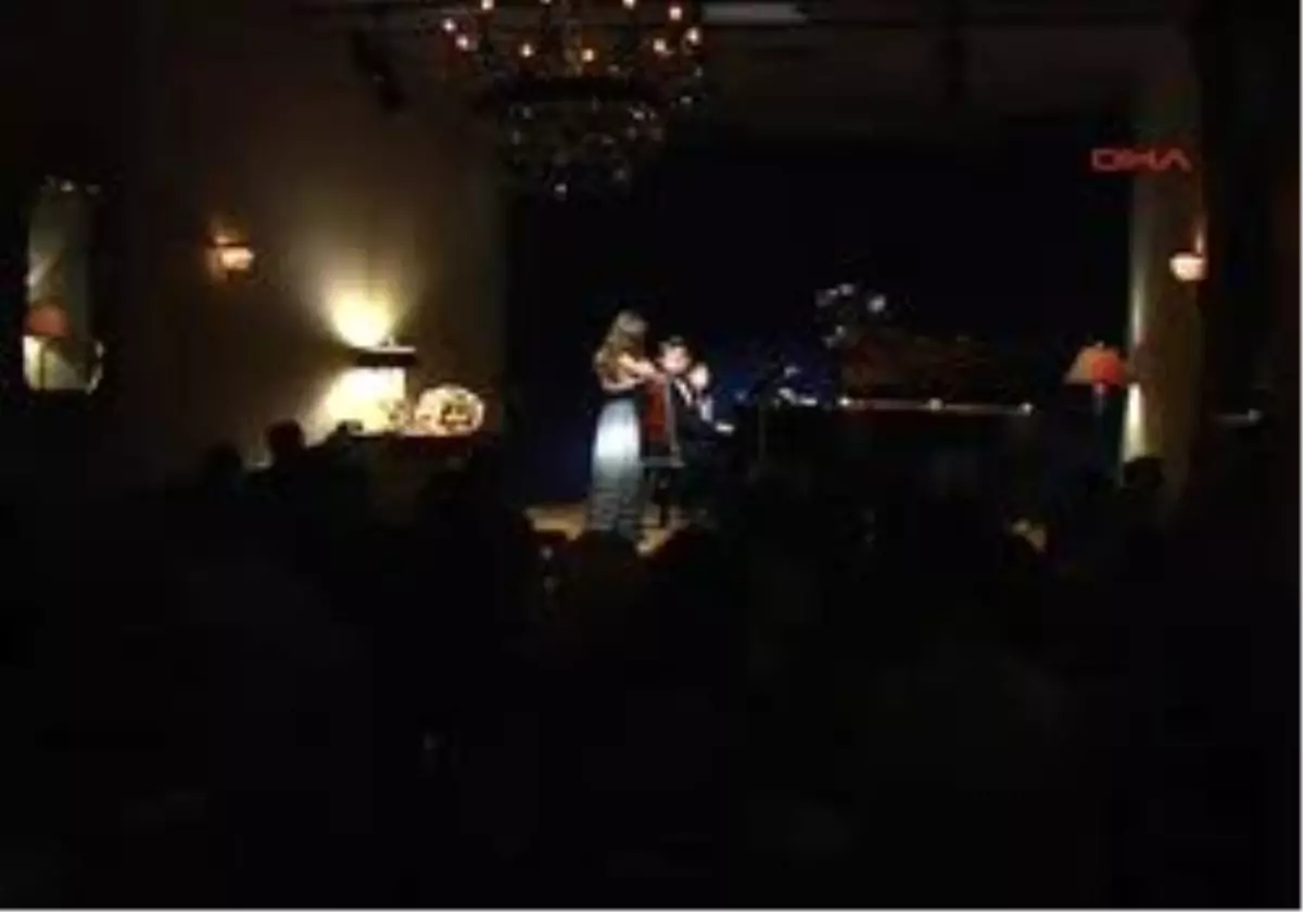 Keman Sanatçısı Burcu Göker Türkiye Konserlerinden Önce New