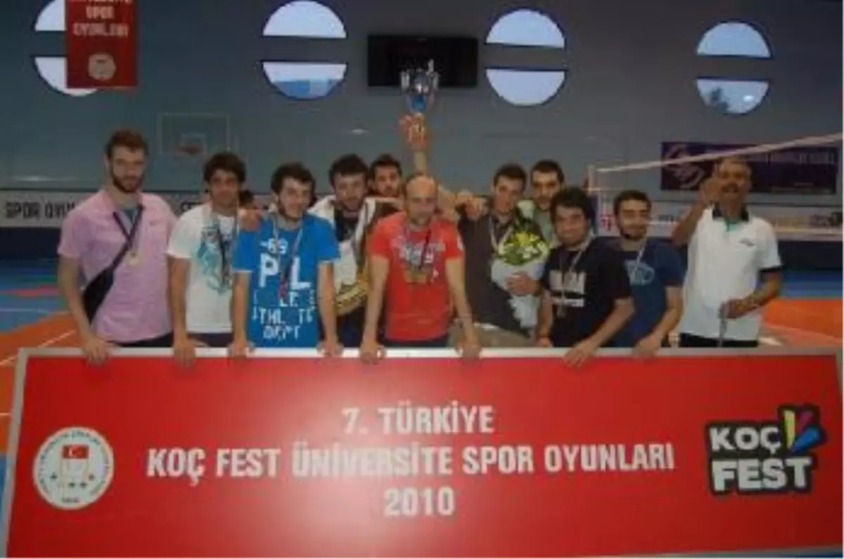 Koç Fest Üniversiteler Voleybol Şampiyonları Antalya\'da Belli Oldu
