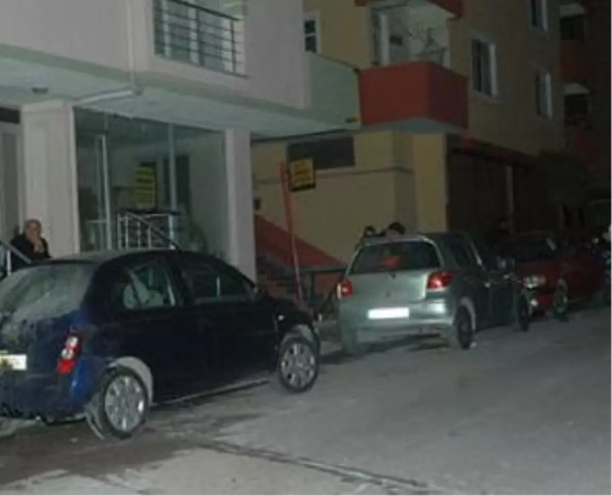 Meşaleyle 6 Aracı Kundaklamak İstediler