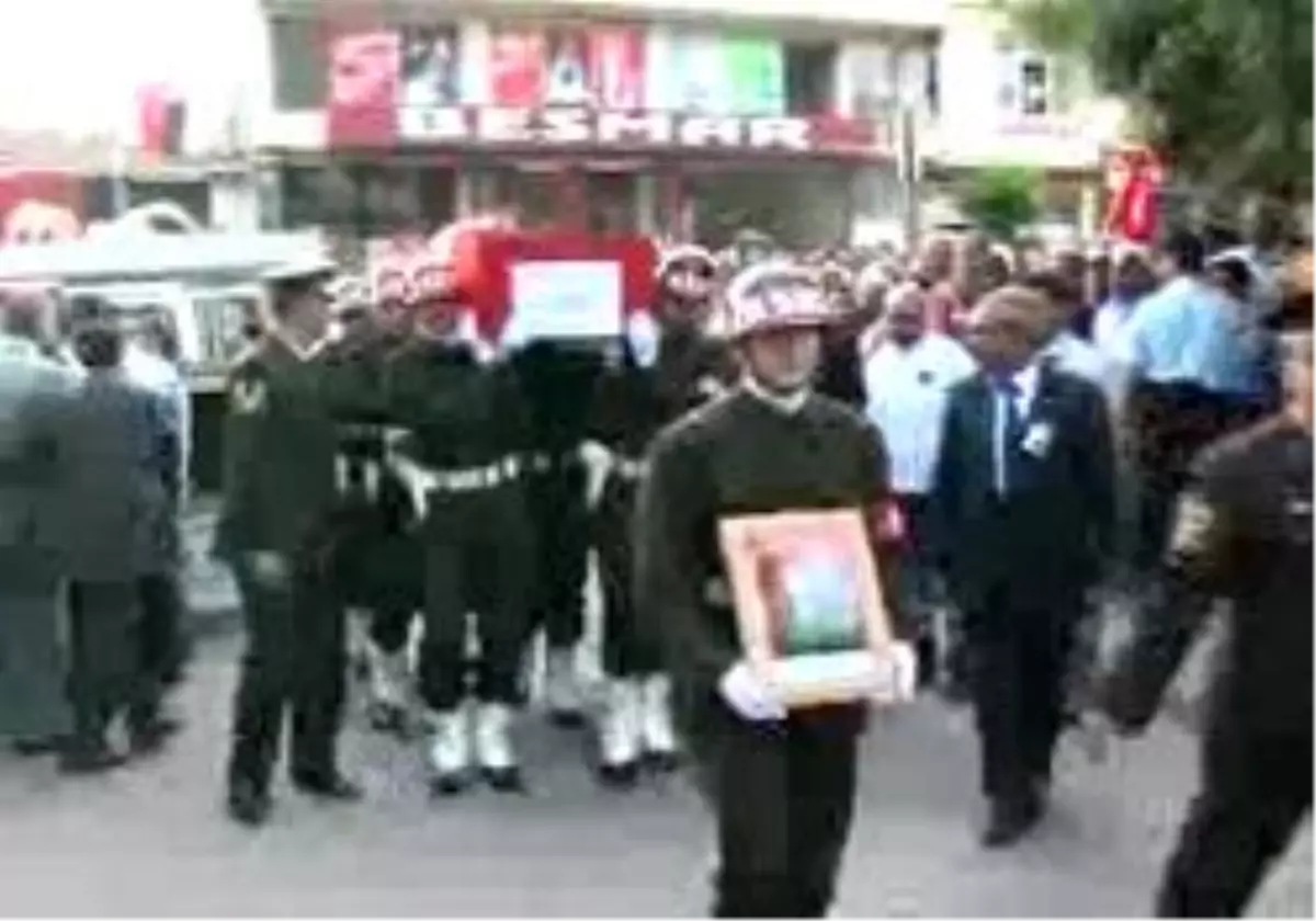 Şanlıurfa - Şehit Uzman Onbaşı Besni´De 5 Bin Kişi Tarafında