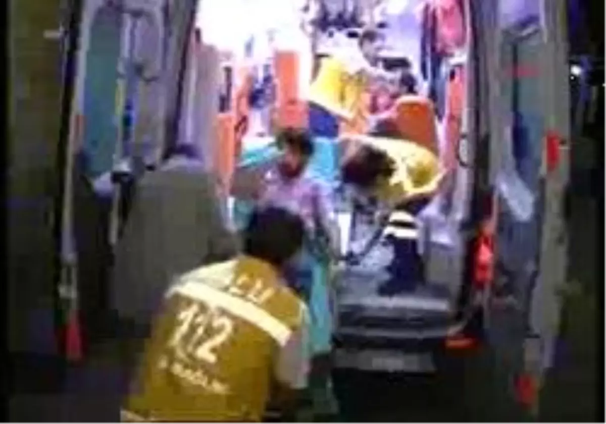 Bolu - Kampçılar Sesli Müzik Dinleyen Gençleri Bacaklarından