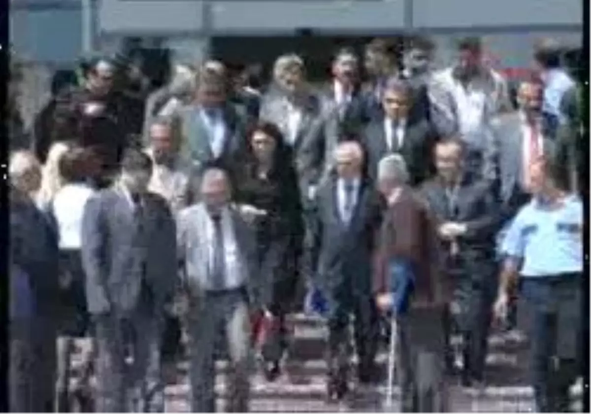 Aktüel// Chp Lideri Deniz Baykal İstifa Etti