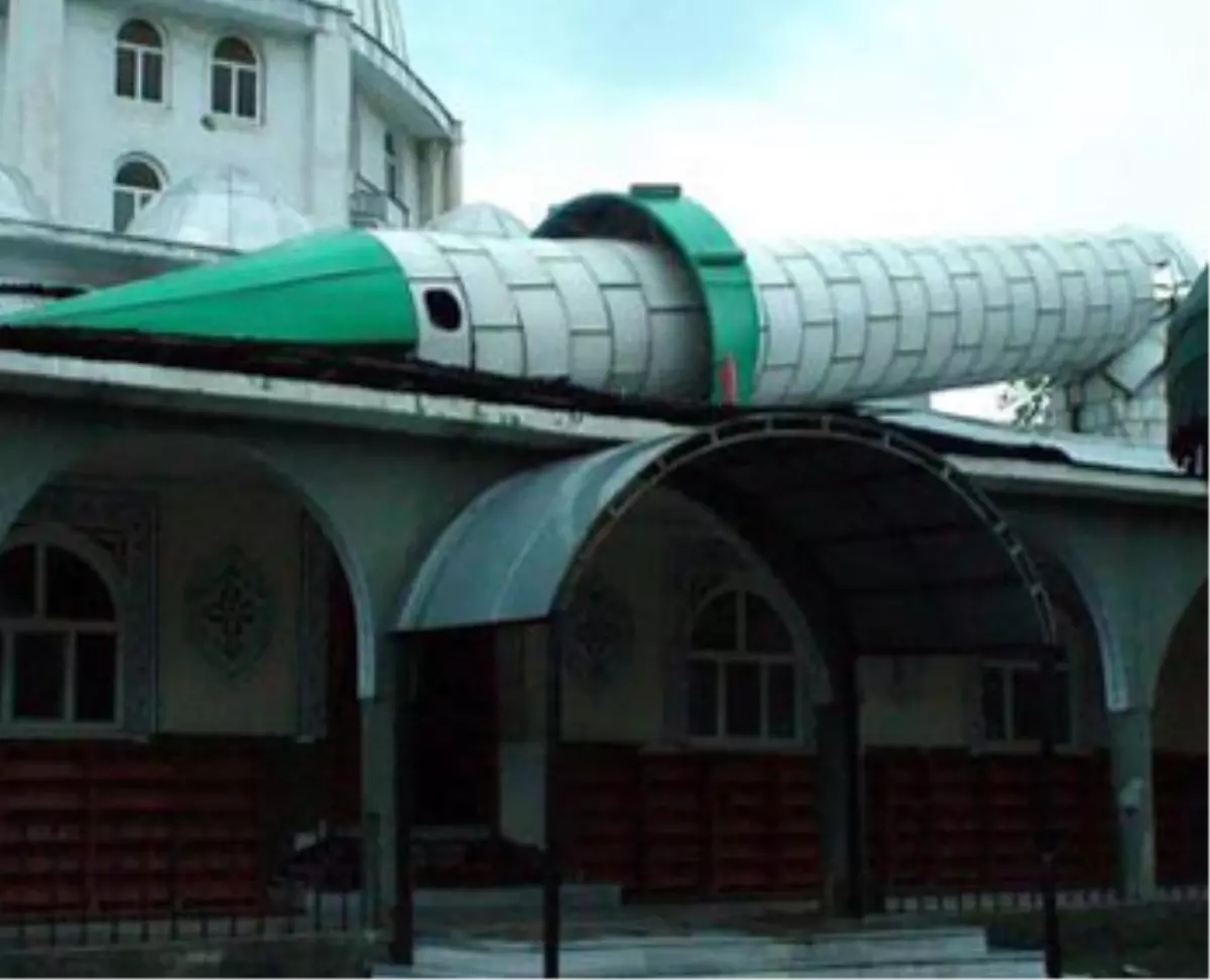 Fırtına Tunceli\'de Çatılar Uçurdu, Bingöl\'de İse Minare Devirdi