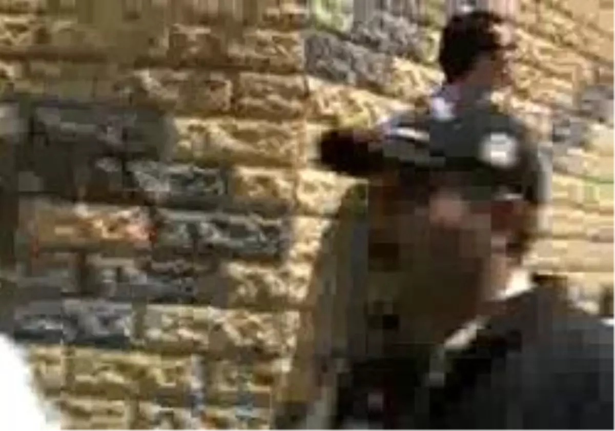 Futbolcuya Gasp Gözaltısı...