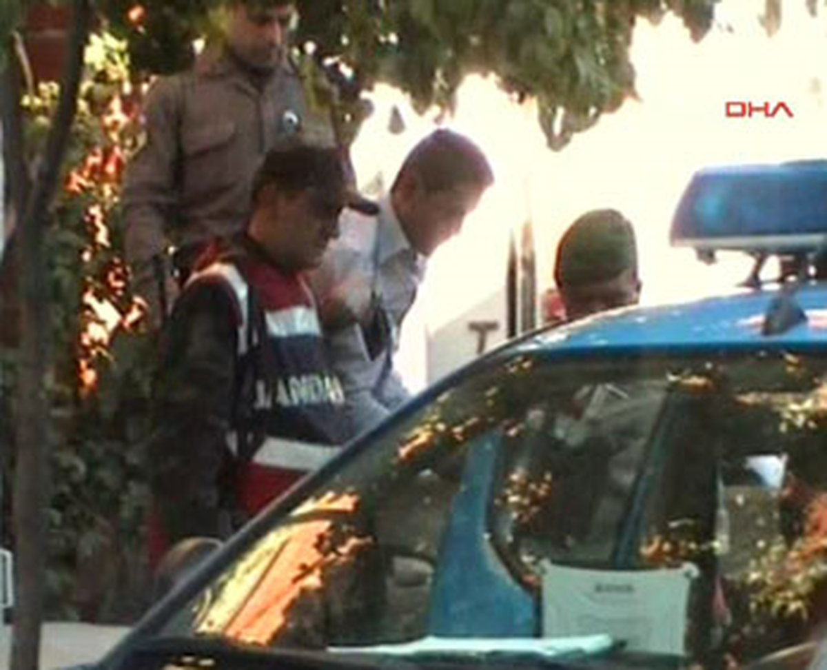 Psikolojik Tedavi Gören Genç, Annesinin Cesedinin Yanına Uzandı