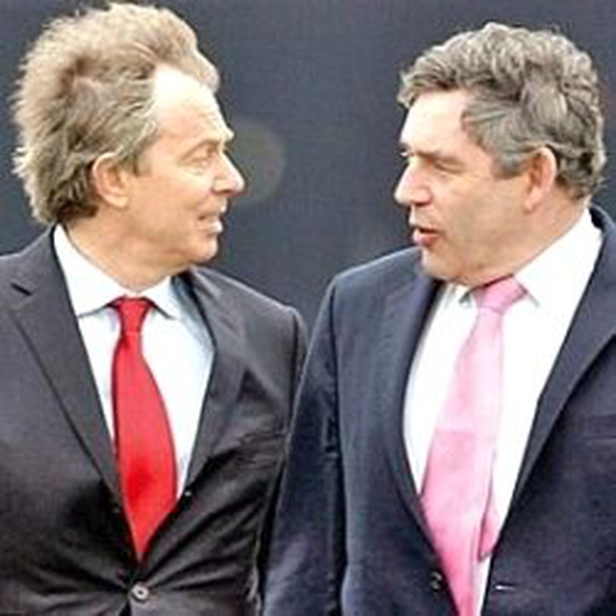 Gordon Brown İstifa Etti