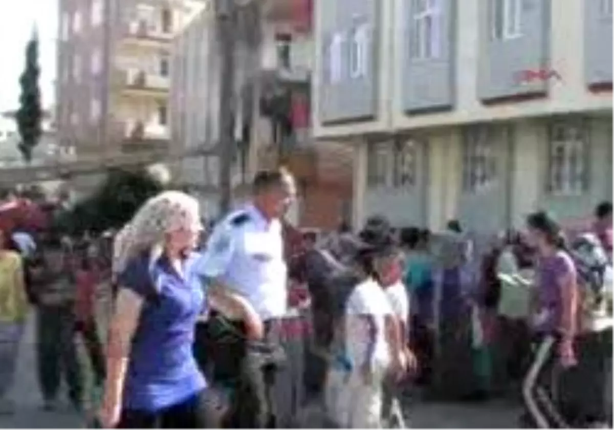 Evi Yandı Kriz Geçirdi