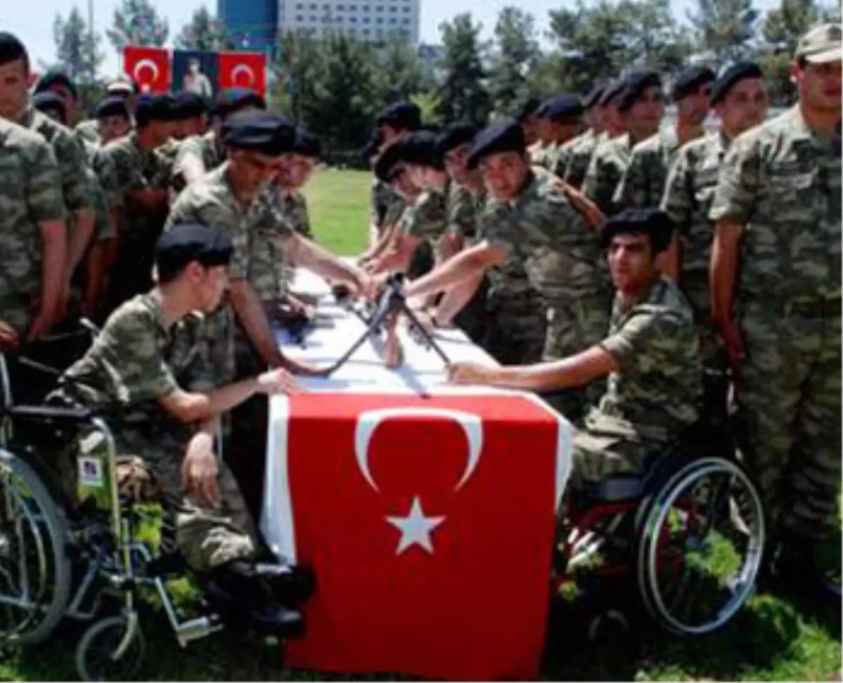44 Engelli Çakı Gibi Asker Oldu
