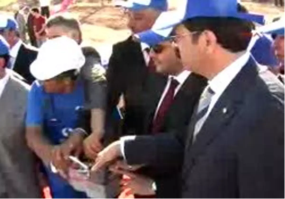 Adıyaman - Bakan Ergün´Ün Konvoyunda Kaza;3 Yaralı