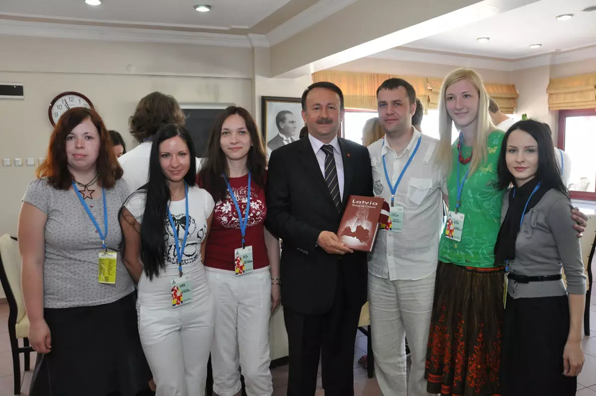 Karabalık Avrupalı Gençlerle