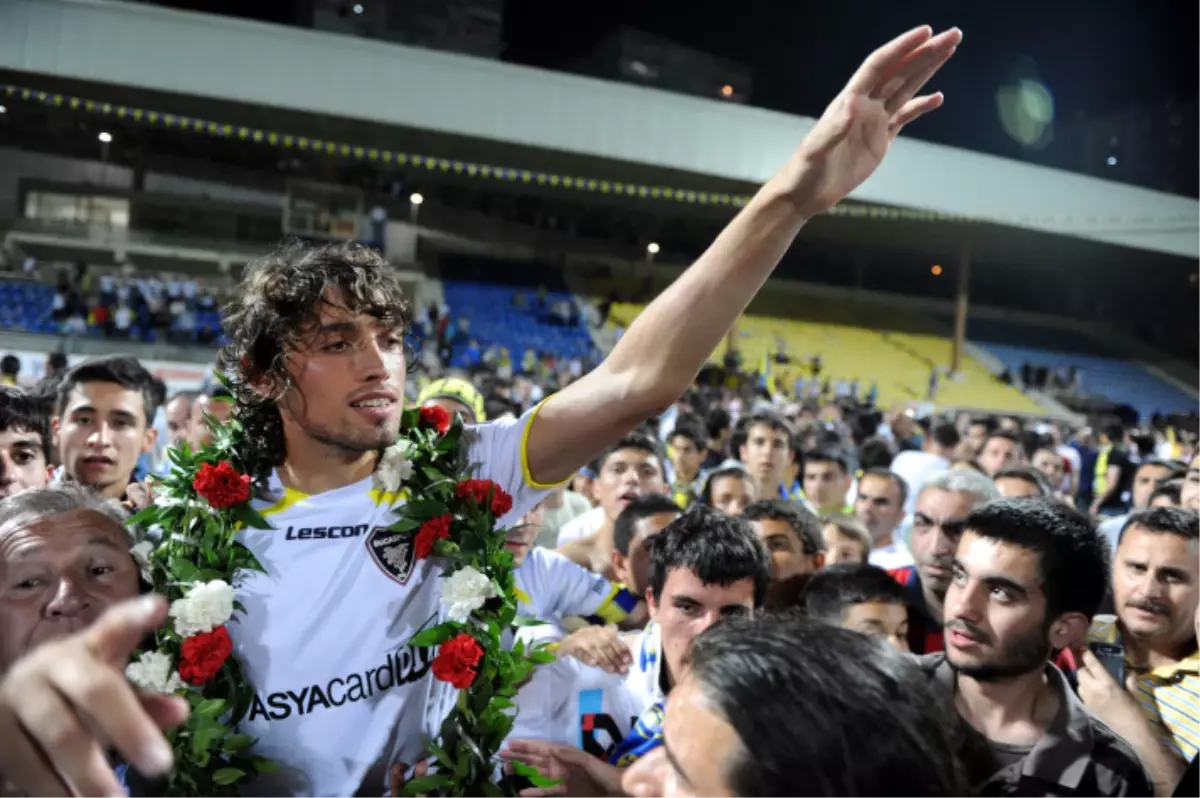 Aslan\'ın Yeni Golcüsü
