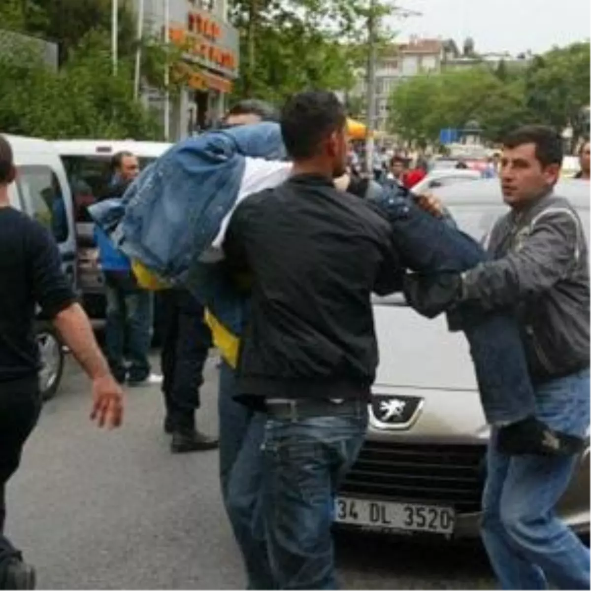 Kadıköy\'de Bilet İzdihamı