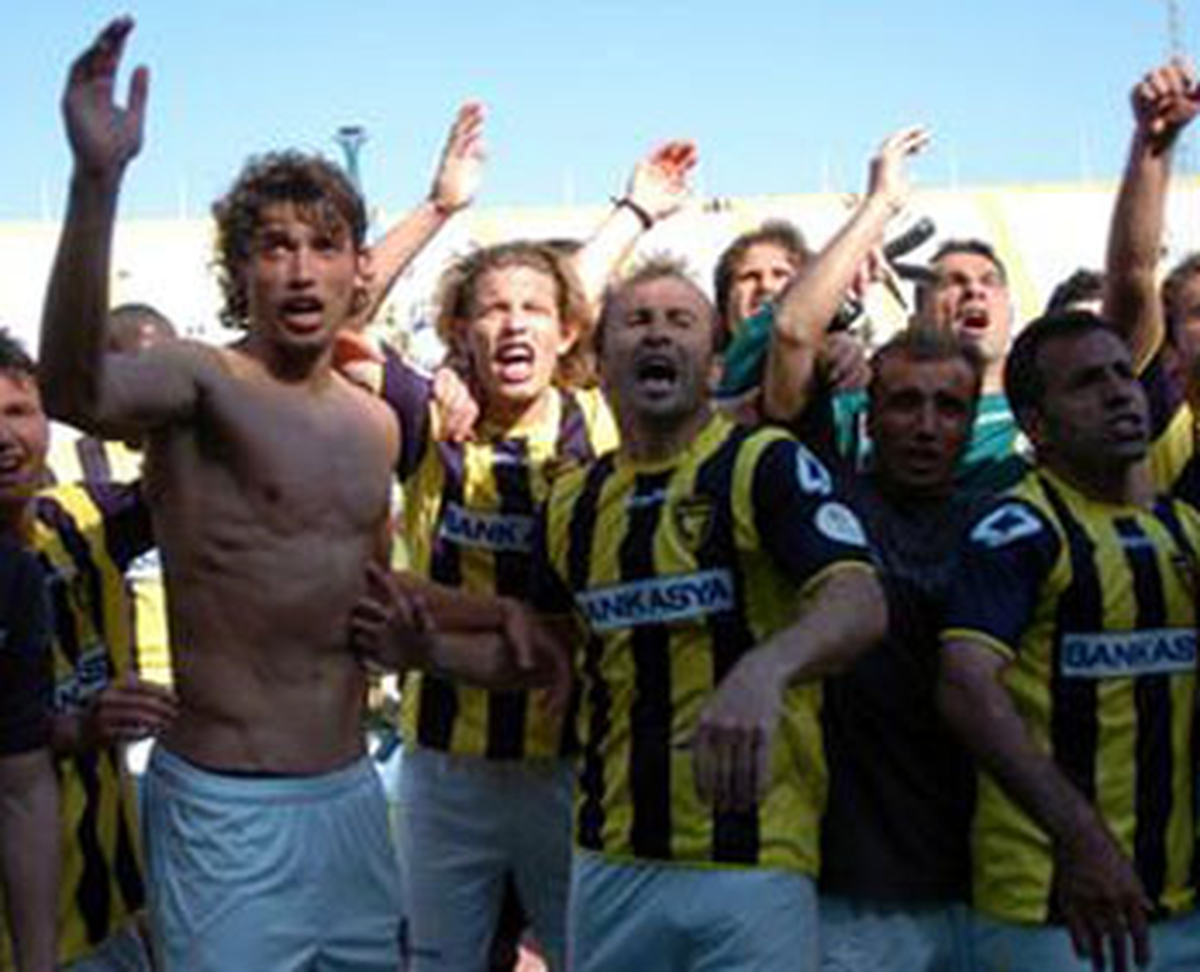 Mehmet Batdal, Galatasaray'la El Sıkıştı