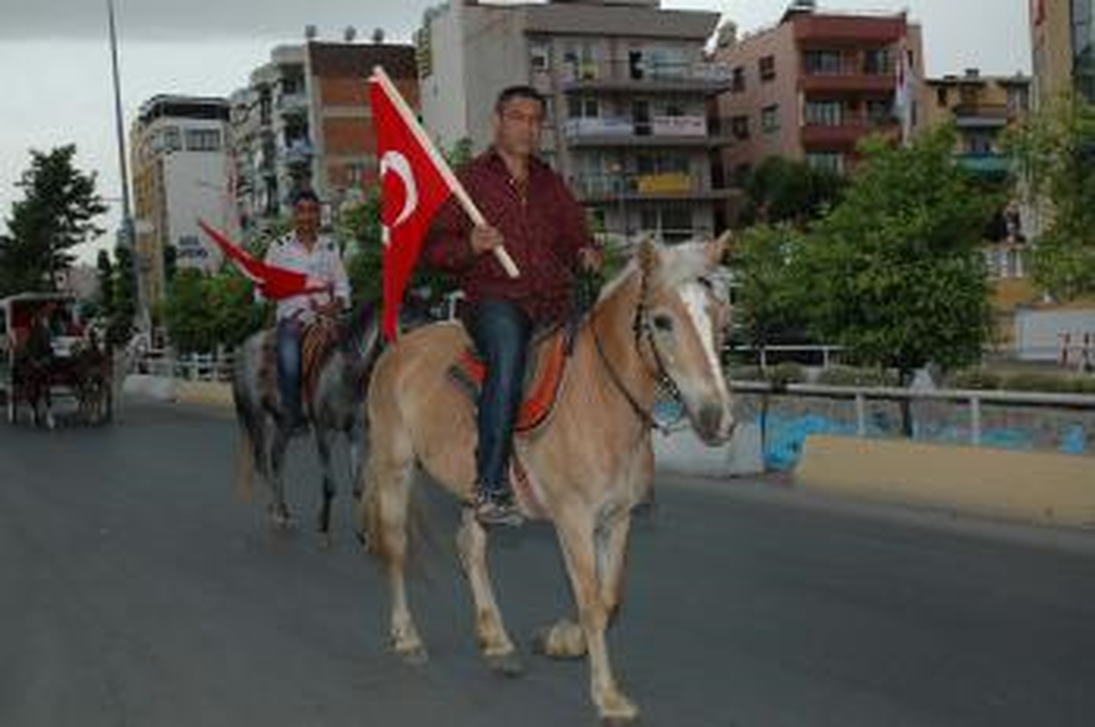 Rahvan Atlar Kuşadası Sokaklarında Yürüdü