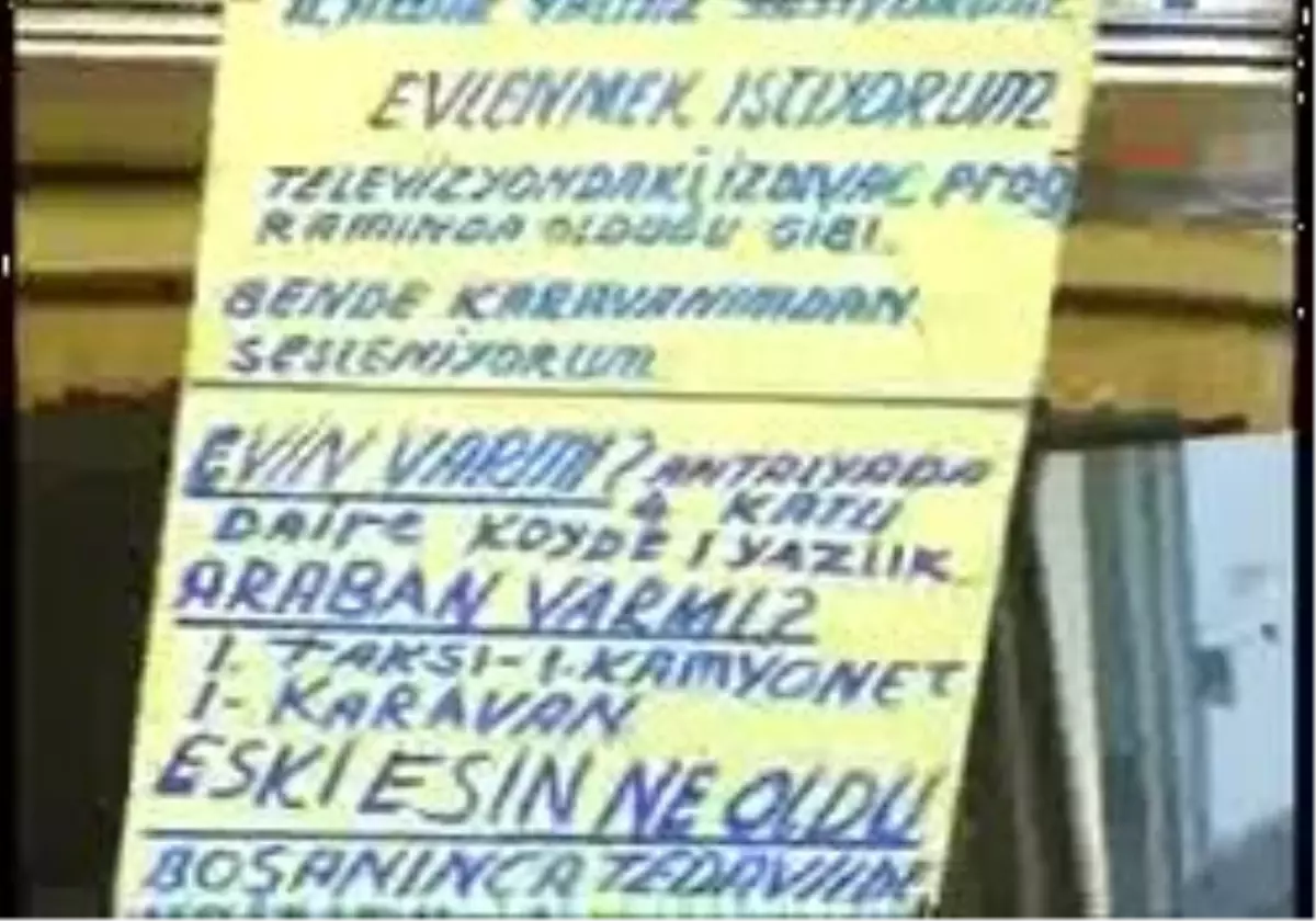 Burdur - Ahşaptan Yaptığı Çalışmalarını Karavanıyla Sergiliy