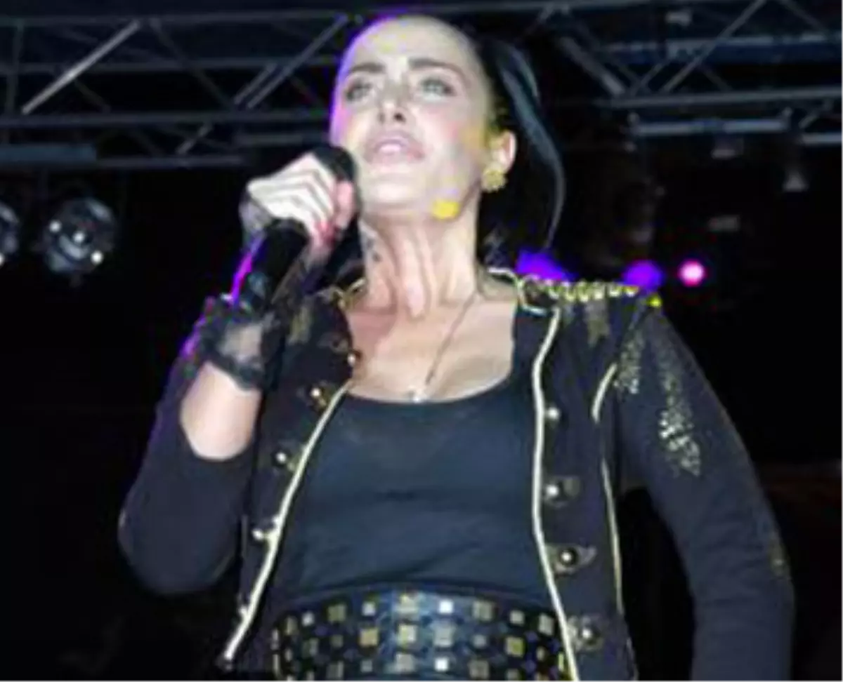 Sıla Denizlili Hemşerilerini Coşturdu