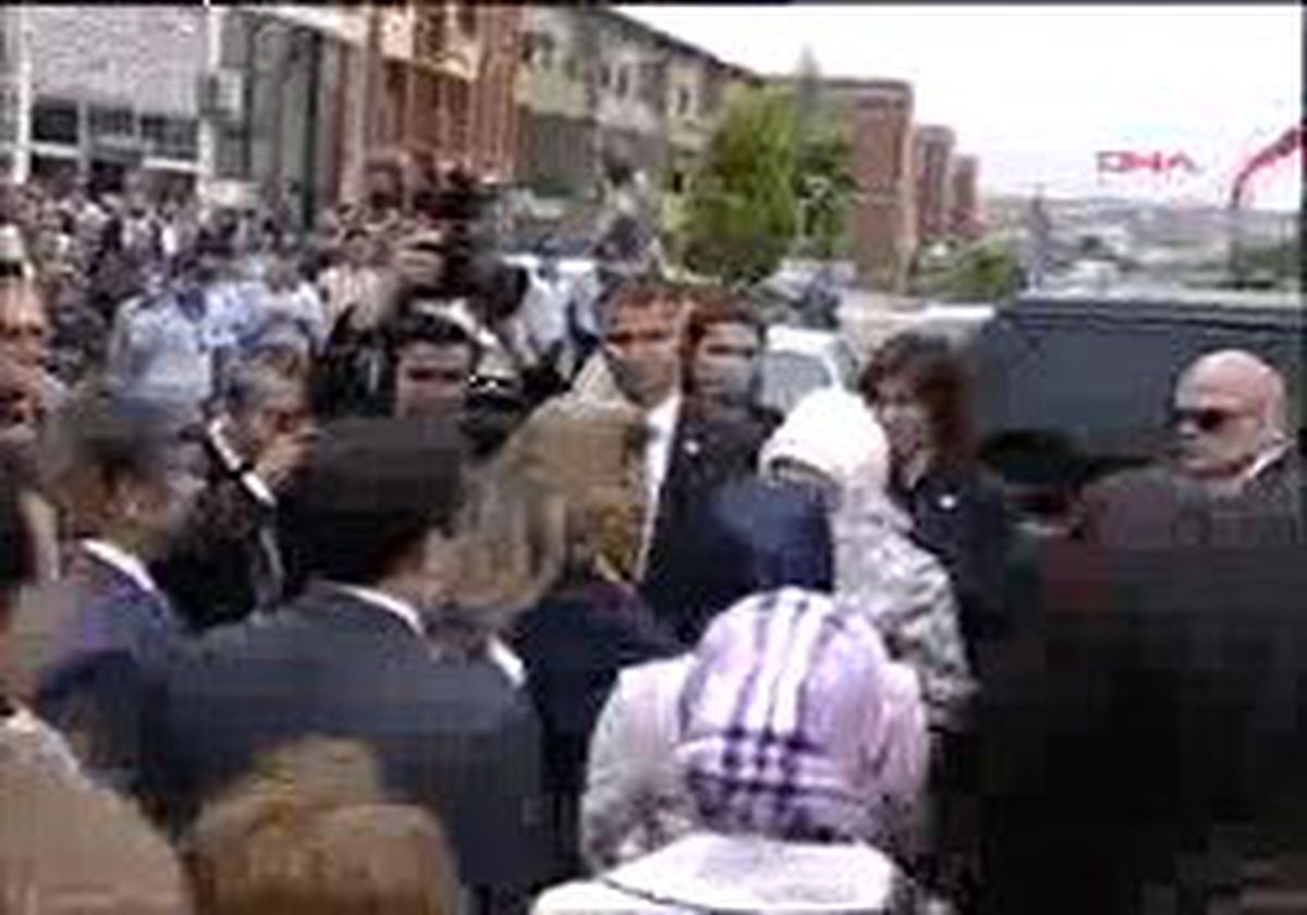 Emine Erdoğan Gönül Elleri Çarşısını Açtı