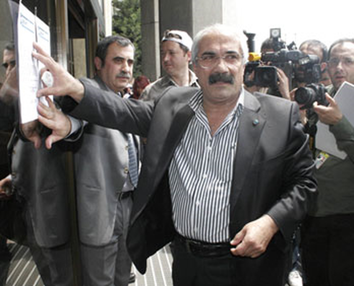 Hava-iş Sendikası Grev Kararını THY Genel Müdürlük Kapısına Astı