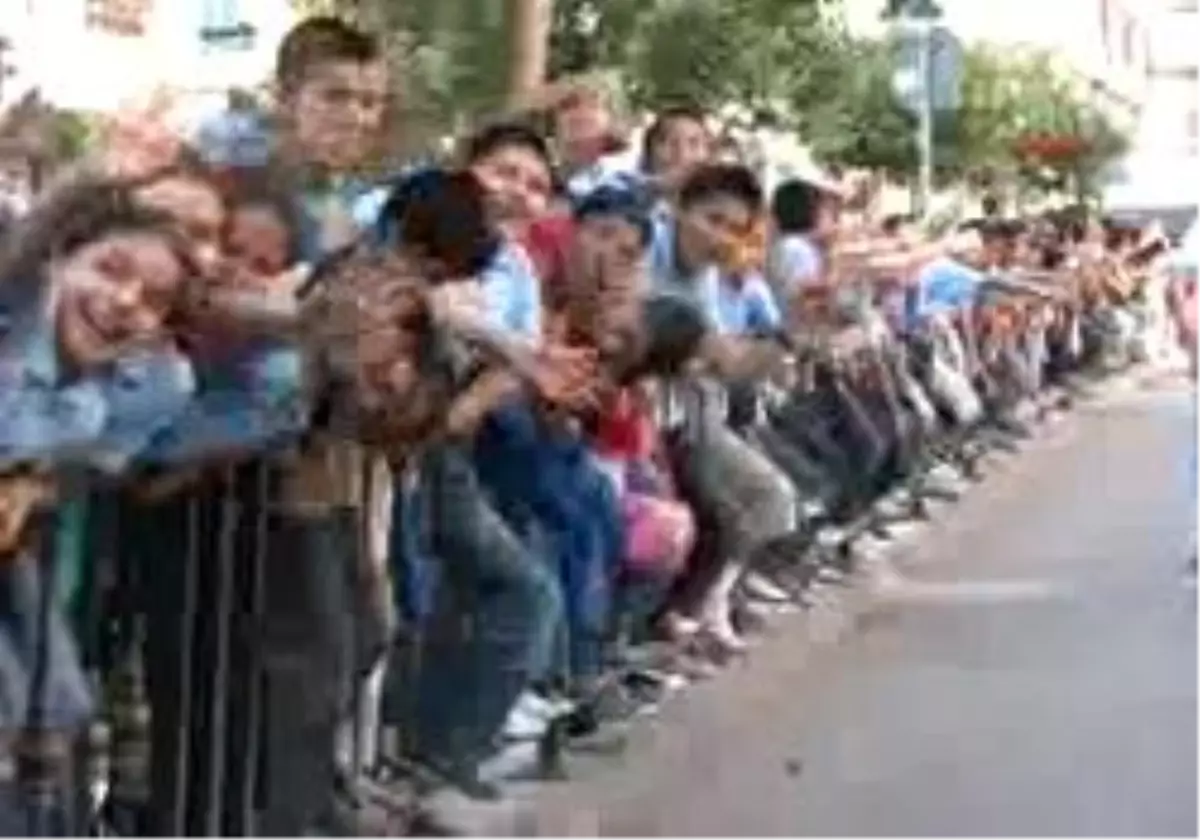 Şanlıurfa - Vatandaşa Ayran Dağıtımında İzdiham Yaşandı