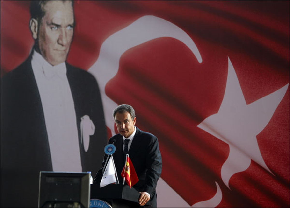 Türkçe Olimpiyatları İspanya Başbakanı ve Medeniyetler İttifakı Eş Başkanı Jose Luis Rodriguez Zapatero’ya verilecek.
