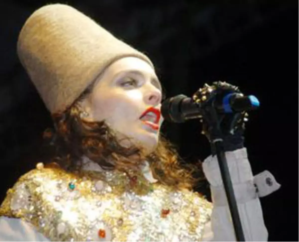 Kampüste Nil Karaibrahimgil Rüzgarı