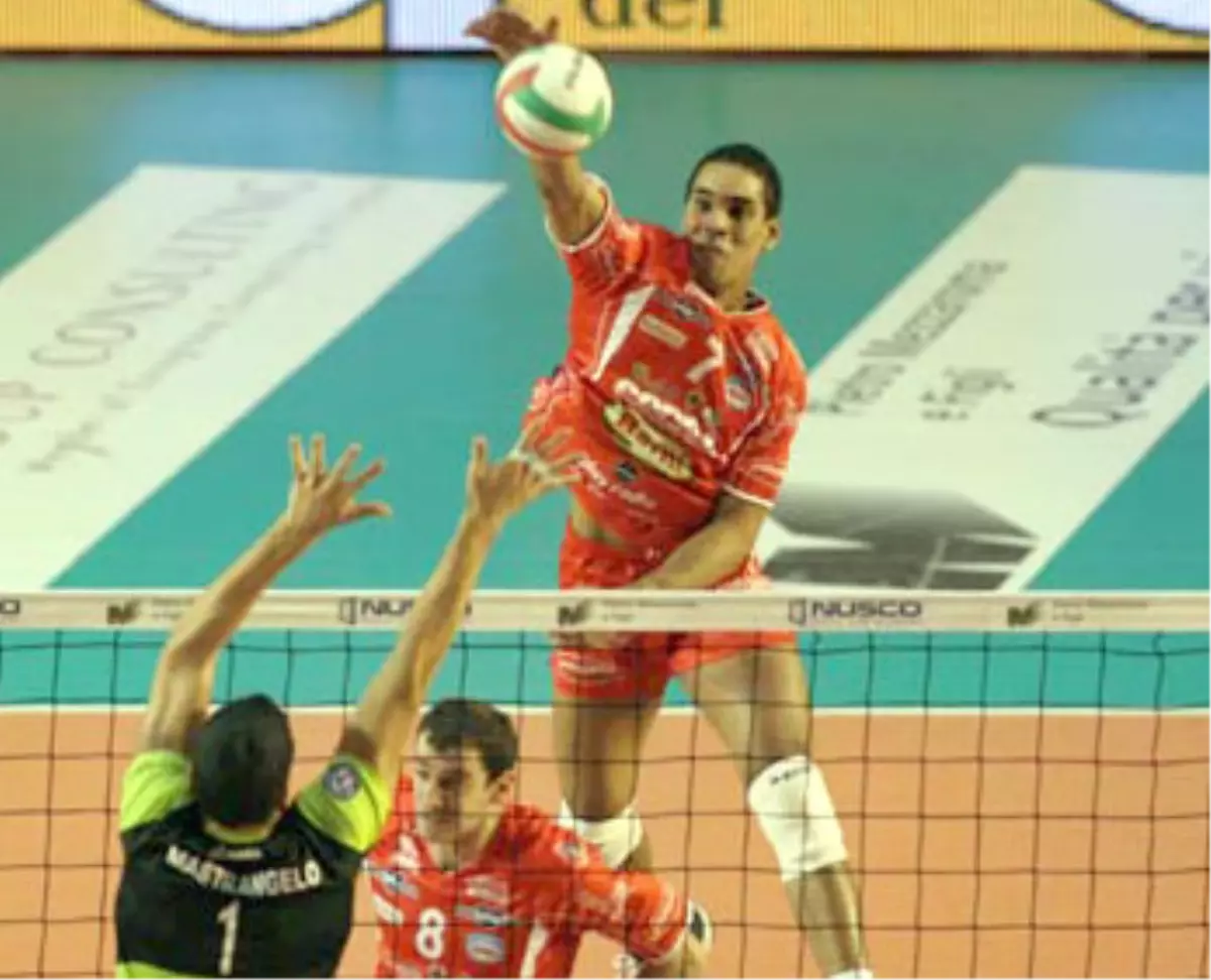 Fenerbahçe Erkek Voleybol Takımı Kübalı Leonel Marshall\'ı Transfer Etti