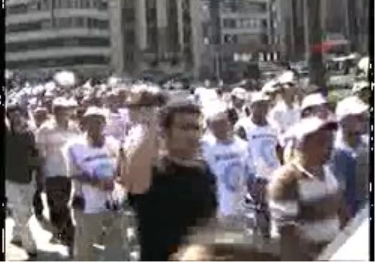 İzmir´De Emekçiler Meydana Akın Etti