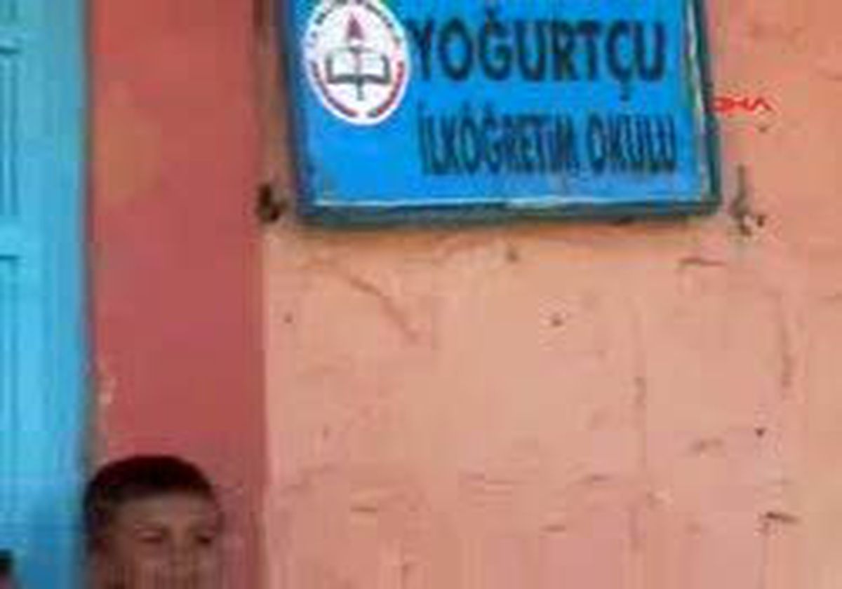 Köy Okulu Büste Kavuşuyor