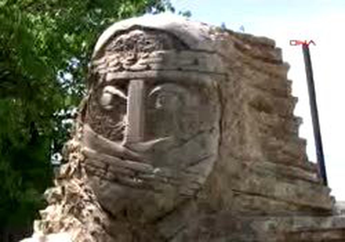 Van - 4 Yıllık Heykel, 3 Bin 200 Yıllık Gibi Sergilenmiş