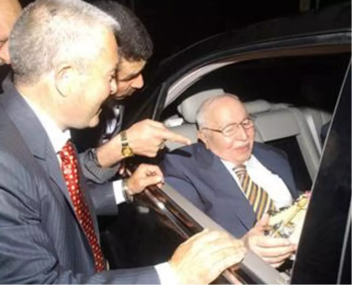 Erbakan: Yeni Dünya Düzeni İçin Müslümanlar Bir Araya Gelmeli