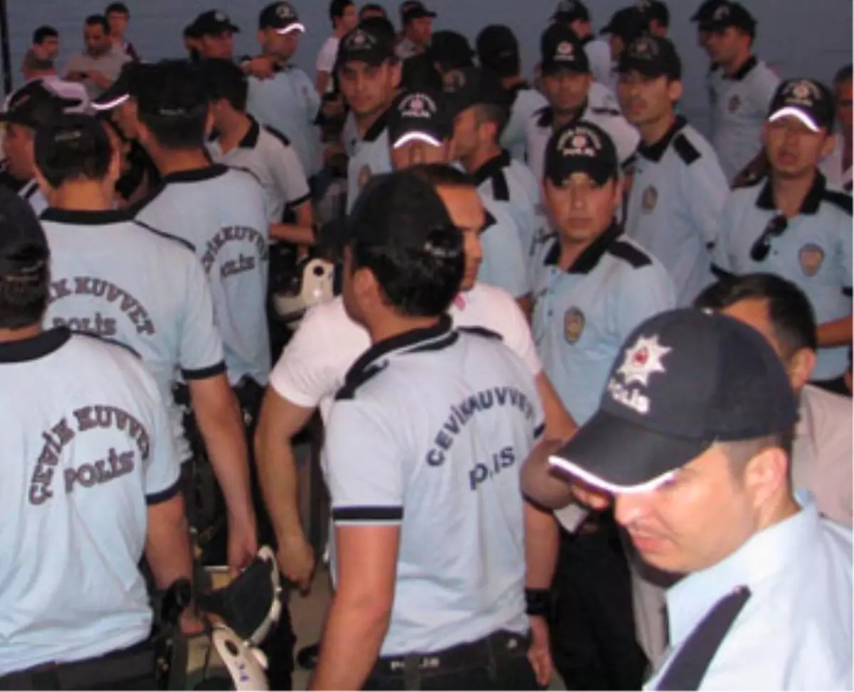 İlçe Belediyesi ile Büyükşehir Belediyesi Zabıtaları Birbirine Girdi